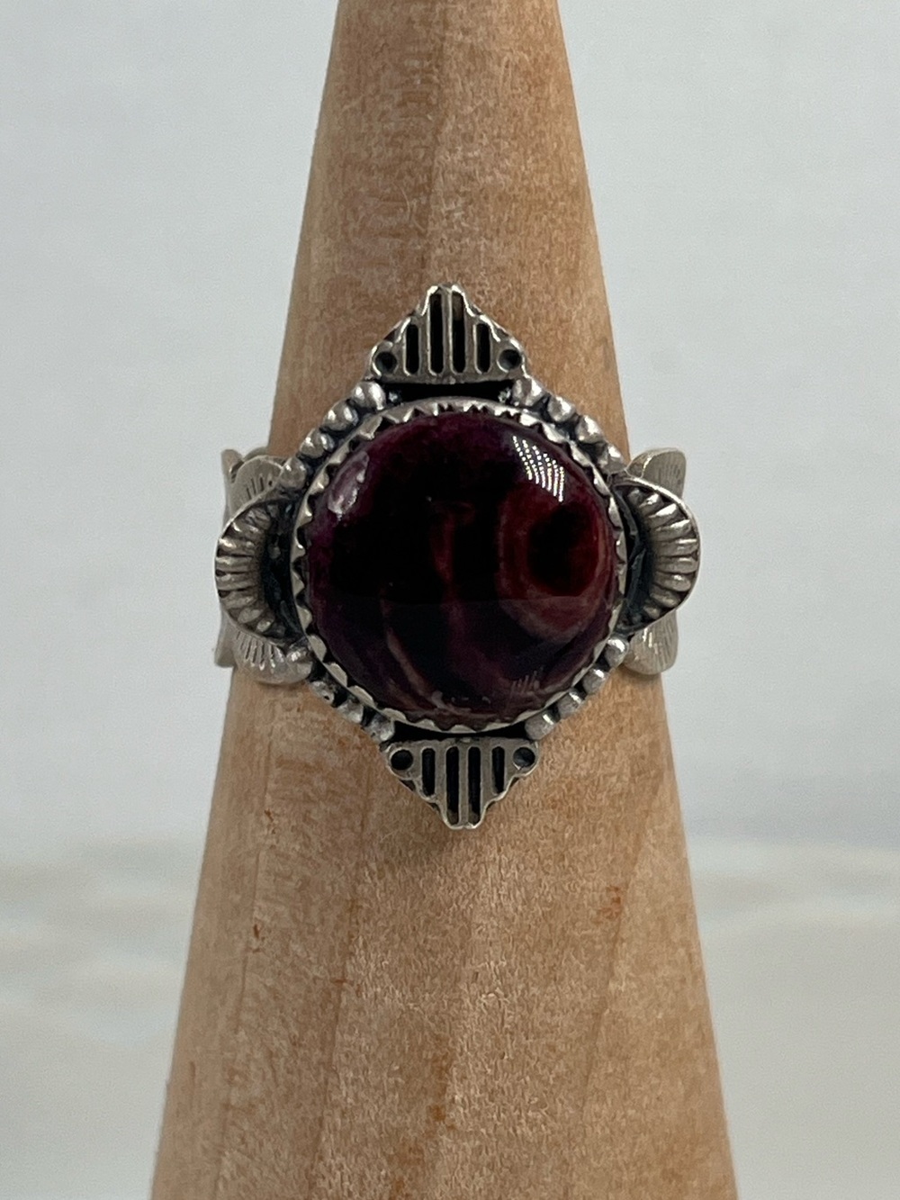 Solid Sterling Silver Purple Spiny Oyster Shell Gemstone Ring Size 7 Wide Band